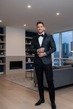 "আমস্টারডাম" টাক্সেডো জ্যাকেট পিক